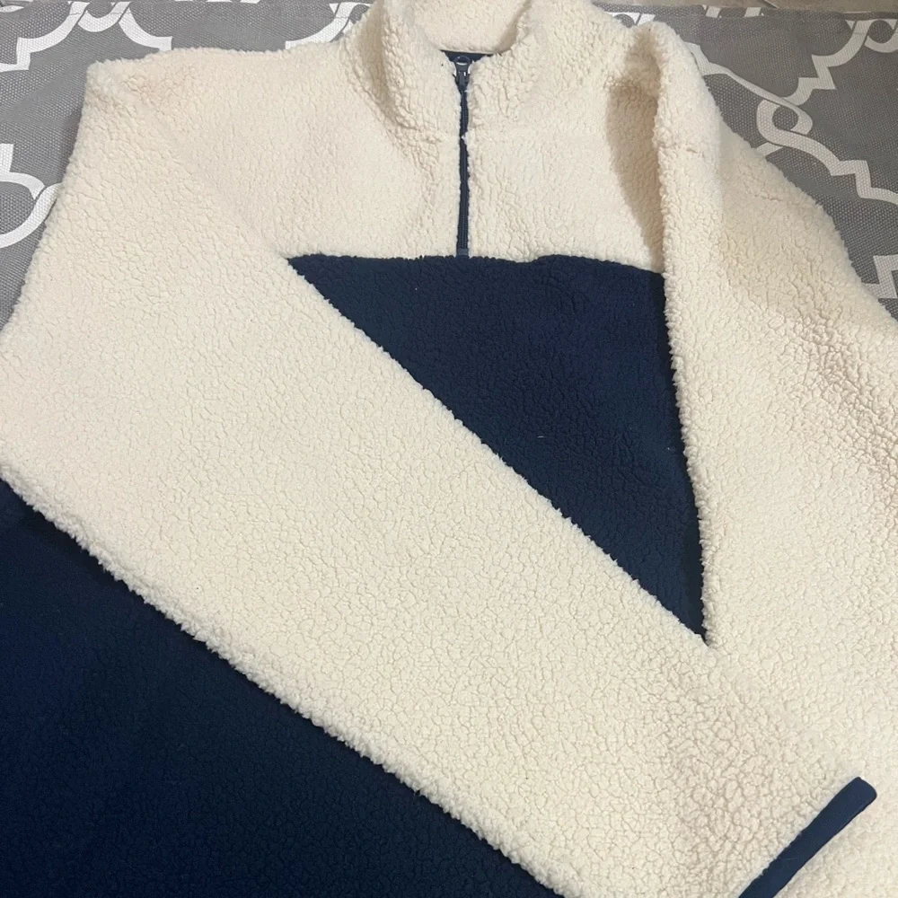 Old Navy - Cozy and Warm Off White and Blue Men's Sweater - Picture 1 of 2